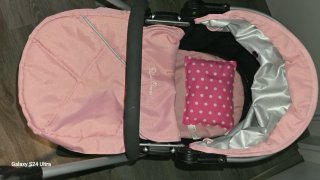 Carro de muñecas rosa