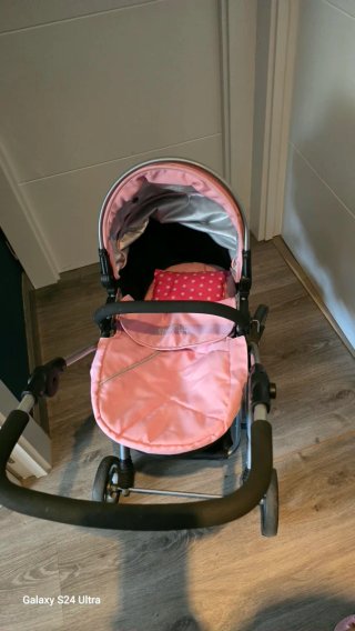Carro de muñecas rosa