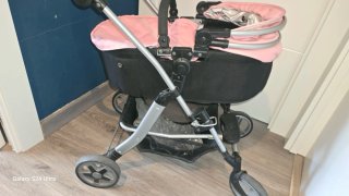 Carro de muñecas rosa