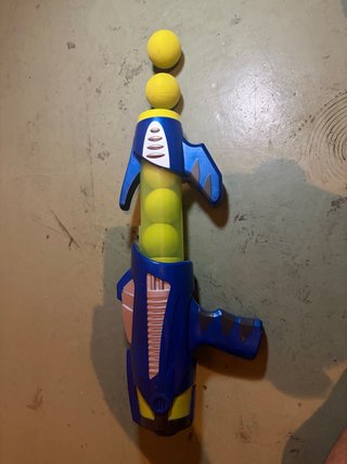 Pistola de juguete con bolas