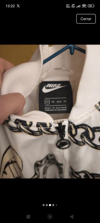 Chaqueta Nike con estampado de cadenas