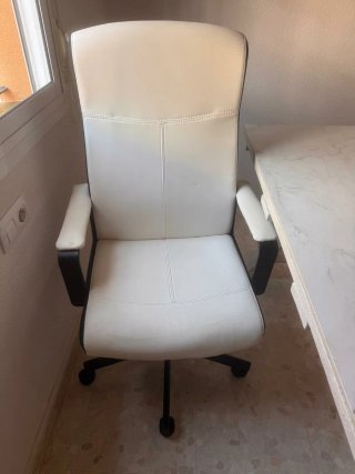 Escritorio y silla de oficina