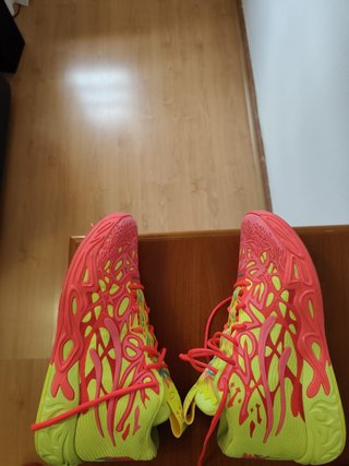 Zapatillas Baloncesto Talla 44.5 Rojas y Amarillas