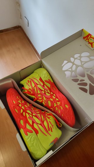 Zapatillas Baloncesto Talla 44.5 Rojas y Amarillas