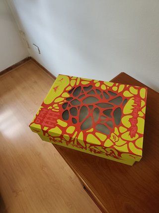 Zapatillas Baloncesto Talla 44.5 Rojas y Amarillas