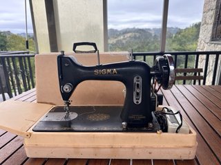 Máquina de coser Sigma con pedal