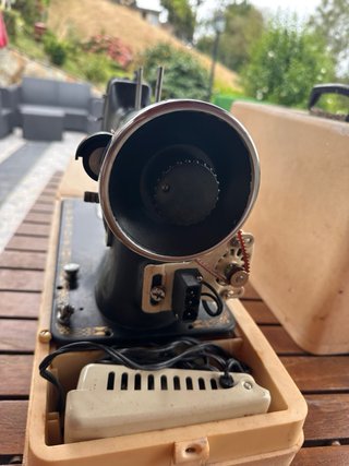 Máquina de coser Sigma con pedal