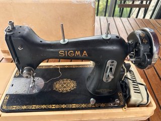 Máquina de coser Sigma con pedal