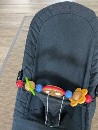 Hamaca Babybjorn reversible con juguete