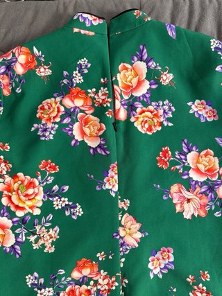 Vestido verde floral manga larga