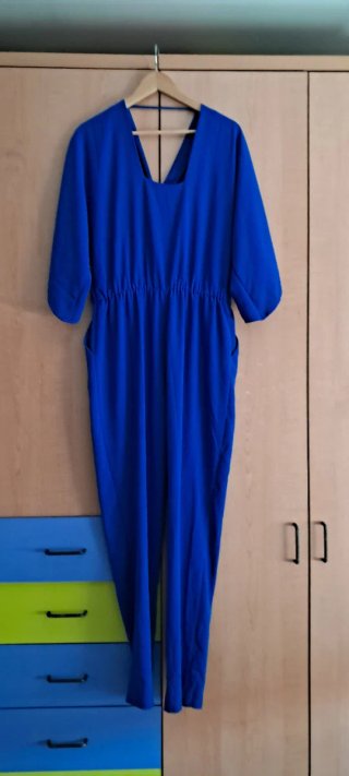 Mono azul de mujer