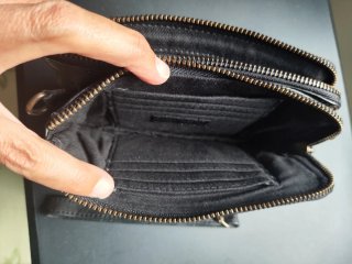 Cartera de piel trenzada negra
