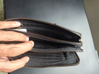 Cartera de piel trenzada negra