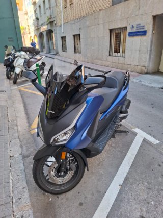 Moto Honda Forza 125cc, año 2024, 6500km