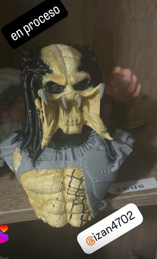 Busto Predator pintado a mano