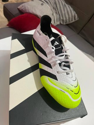 Botas de fútbol Adidas Predator League Talla 42.