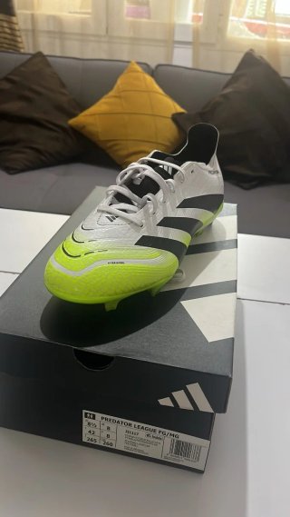 Botas de fútbol Adidas Predator League Talla 42.