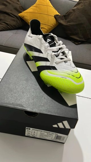Botas de fútbol Adidas Predator League Talla 42.