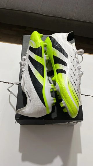 Botas de fútbol Adidas Predator League Talla 42.