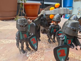 Playmobil C-97 Caballeros con Escudo Águila