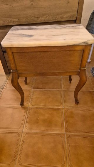 Mesitas de noche mármol y madera (2)