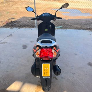 Moto Scooter Vitality 2T Negra y Naranja