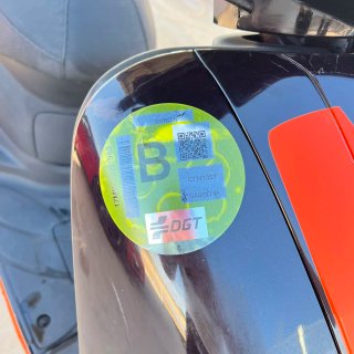 Moto Scooter Vitality 2T Negra y Naranja