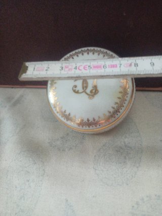 Piccola scatola vintage decorata oro