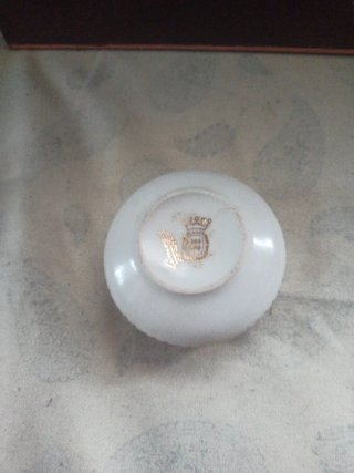 Piccola scatola vintage decorata oro