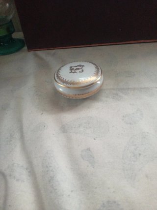 Piccola scatola vintage decorata oro