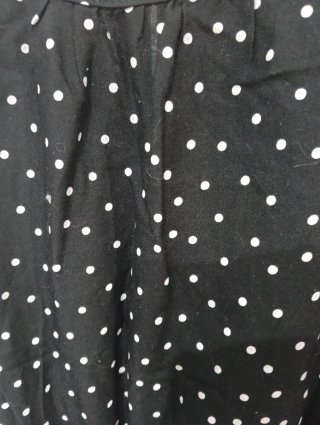 Vestido negro lunares blanco