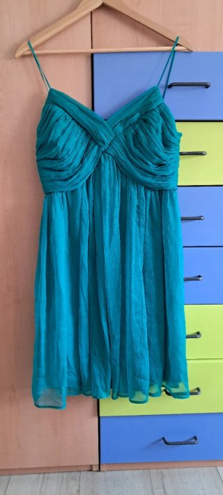 Vestido verde azulado con tirantes