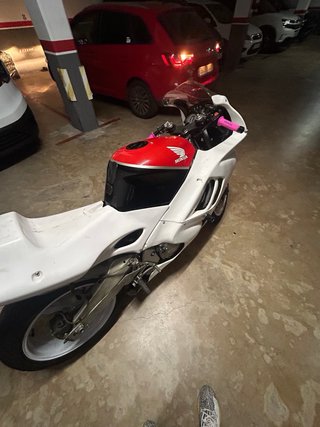 Honda CBR circuito blanca/roja