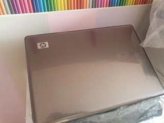 Ordenador portátil HP marrón