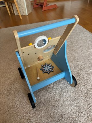 Andador de madera para bebé
