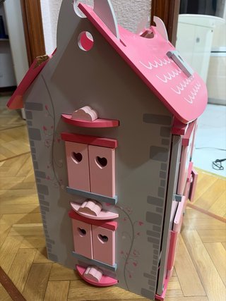 Casa de muñecas de madera rosa