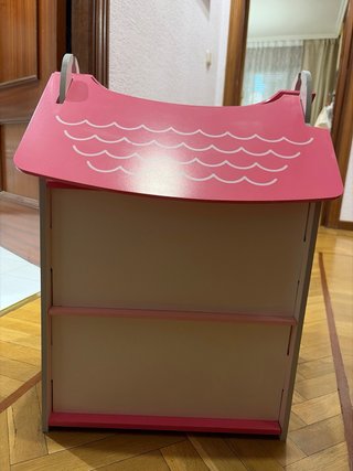Casa de muñecas de madera rosa