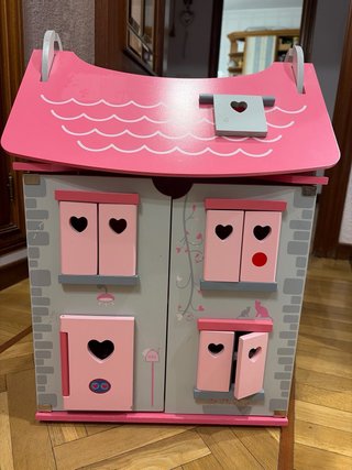 Casa de muñecas de madera rosa
