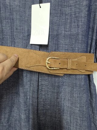 vestido midi con cinturón