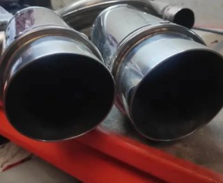 Tubos de escape Delkevic VFR 800