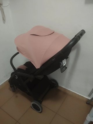 Carro de paseo rosa y negro