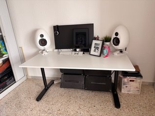 Escritorio Bekant IKEA Blanco y Negro