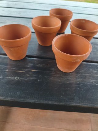Lote 5 macetas de barro ,tengo muchas mas ,9 cm