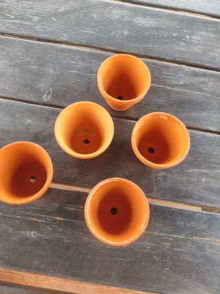 Lote 5 macetas de barro ,tengo muchas mas ,9 cm