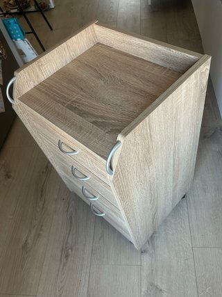 Mesita de escritorio con ruedas