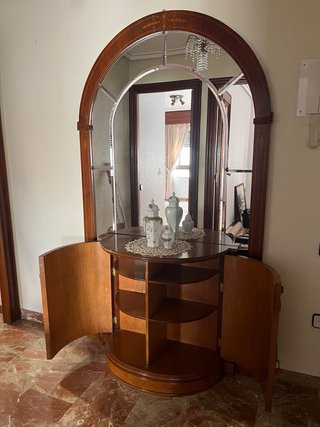Mueble recibidor marquetería madera y cristal