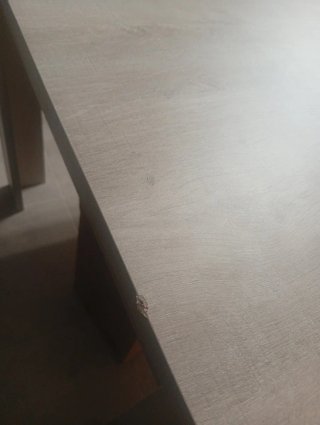 Mesa de comedor de madera.