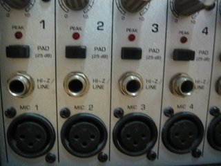 Mezcladora Behringer Europower PMH2000