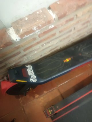 Patinete Eléctrico Red Bull Casi Nuevo