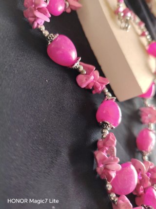 Collana con pietre rosa e argento